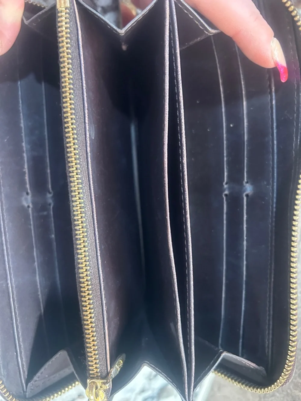 Louis Vuitton Vernis Zip Wallet in Dark Burgundy EUC with dust bag and COA - Picture 10 of 16